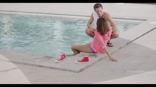 ХХХ видео №1409 (27:40) - брюнеточки, красавицы, сосущие девушки, в бассейне.